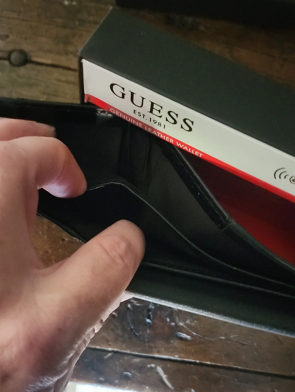 NIB Men's Guess Black Genuine Leather Bifold Wallet RFID Protection